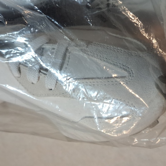 New Balance 327 White w/Grey N  WS327KE SZ: 10B Medium - Picture 9 of 16